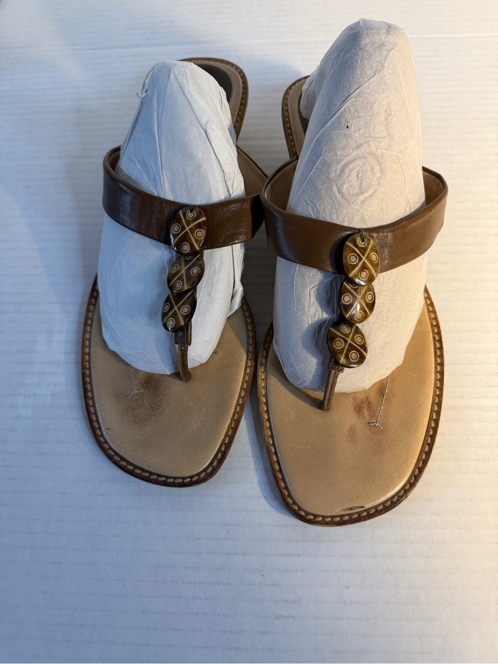 Tommy Bahama Women’s Brown Leather T-Strap Thong Sandals with Metal Accents 10